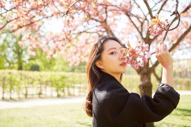 1 Hour Private Photoshoot in Osaka - Choose your spot: Osaka Castle vibes or Dotonbori energy