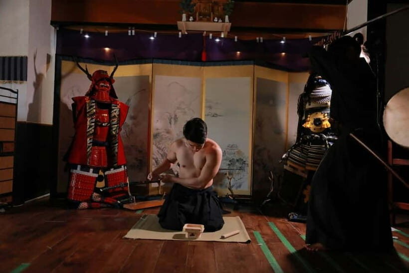 Experience Samurai and traditional Culture to the fullest - Osaka Castle armor photos: your single best souvenir moment