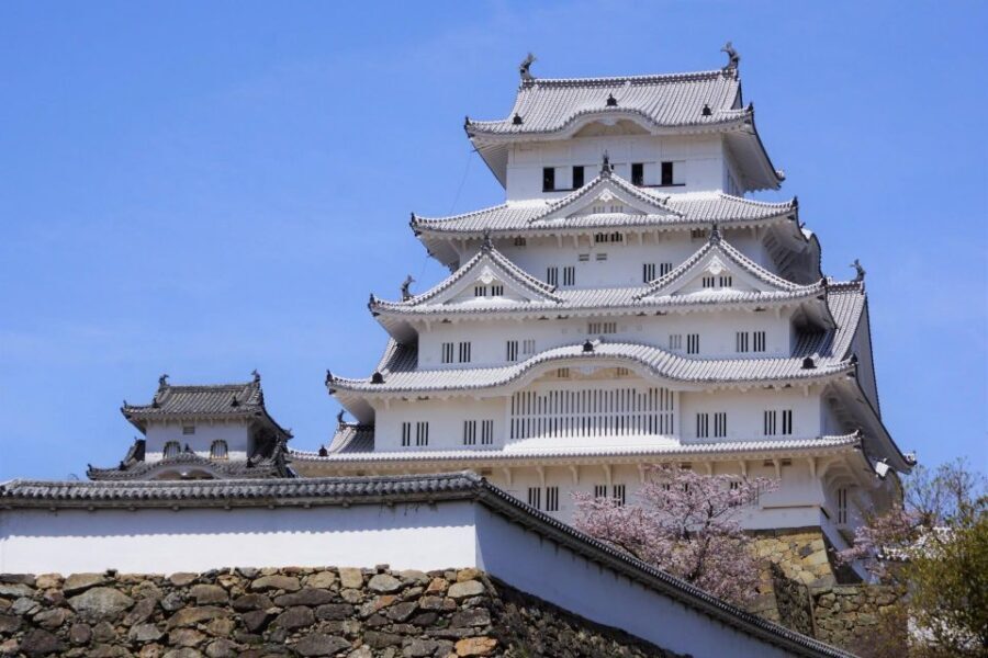 From Osaka: Himeji Castle, Arima Onsen & Mt. Rokko Day Tour - Karoyashiki-ato Park lunch break: a historic reset between big sights