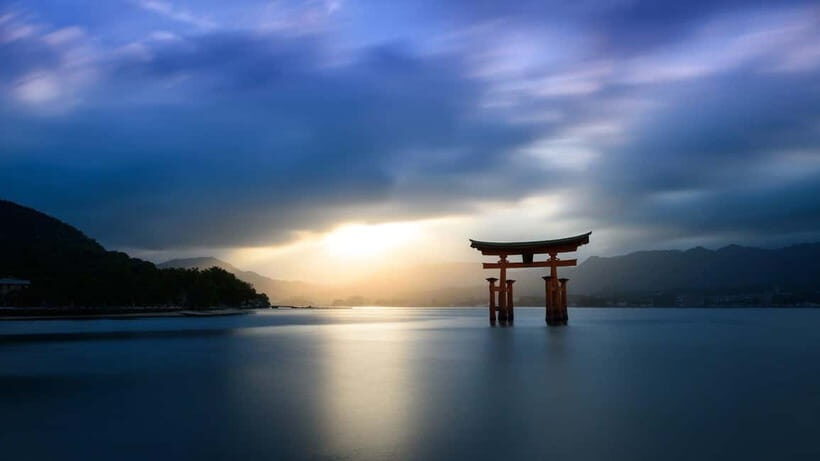 From Osaka: Hiroshima and Miyajima Day Trip by Bullet Train - Ferry Back to Hiroshima: Switching from Sea Air to Memorial Quiet