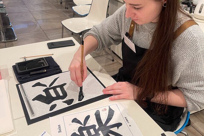 Japanese Calligraphy Experience in Osaka - Where Osaka Shinsaibashi turns into a calm calligraphy studio