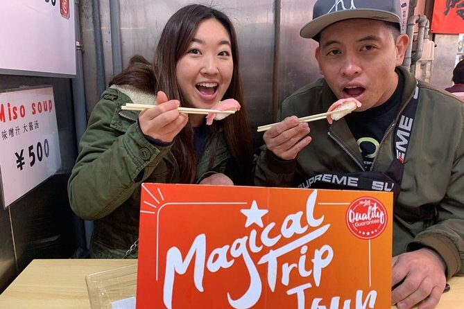 Kuromon Market Food Walking Tour in Osaka (6 stops, 6 tastes) - A small-group walk means you can actually interact
