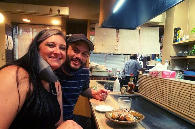 Kuromon Market Tour: All inclusive 6~8 Dishes & 3~4 samplings - Your guide isn’t just talking. They’re getting you into the food rhythm