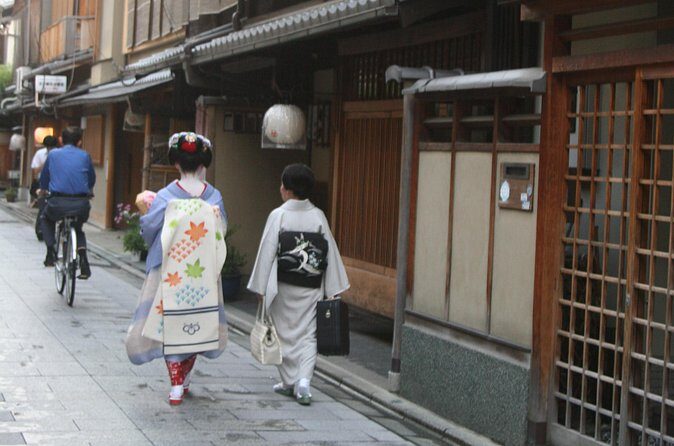 Kyoto private tour (Shore excursion available from Osaka or Kobe port) - Gion district: geiko and maiko energy, tea-house streets, and photo moments