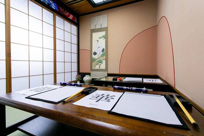 Learning Zen of Japanese Calligraphy in kimono near Osaka Castle - Brush Technique Basics: tome, hane, harai and Stroke Order