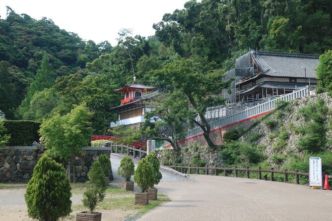 Minoh Waterfall and nature walk through the Minoh Park - Guide Experience in Real Life: English, Pace Control, and Personal Moments