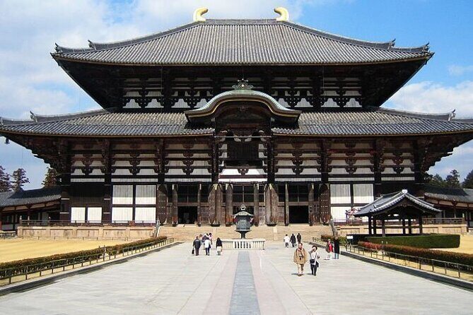 Nara, Todaiji Temple & Kuroshio Market Day BUS Tour from Osaka - Wakayama Castle stop: quick views, extra admission, watch for closures