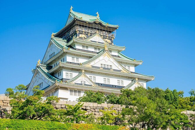 Osaka Castle Admission Ticket - Crowds and timing: how to avoid the move-and-stop nightmare