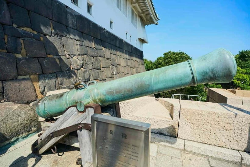 Osaka: Castle History Walking Tour / Castle Tower Admission - Where you start matters: Lawson meet-up and a smooth castle day