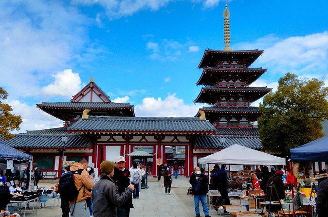 Osaka Castle & Temple Walking Tour with Multilingual Audio Guide - Isshinji’s Sanzenbuddha Hall: statues in a focused 10 minutes
