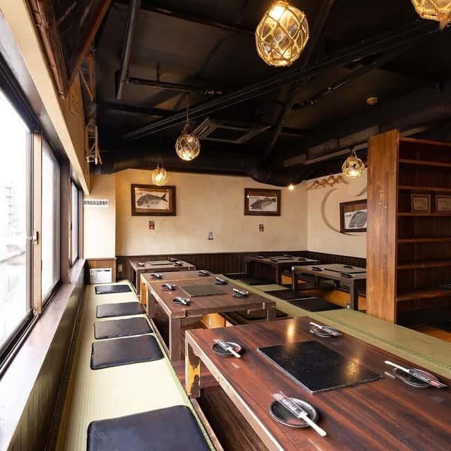 Osaka Dotonbori: Hand Roll Sushi Experience - Your View: Tatami Calm Over the Dotonbori River