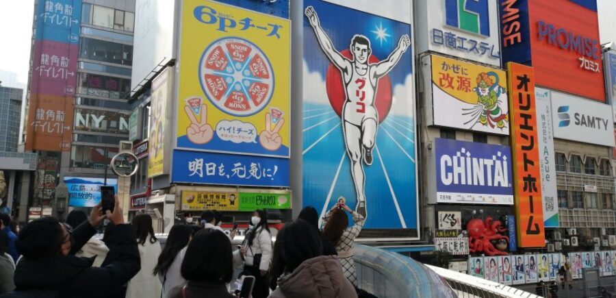 Osaka: Five Must-See Highlights Walking Tour & Ramen Lunch - Kuromon Ichiba Market: Edo-Era Market Energy in Covered Streets