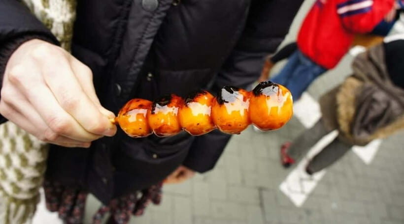 Osaka: Food Tour Kuromon Market & Dotonbori with Guide - Guides in the Real World: English/Spanish and the Osaka Flavor Lens