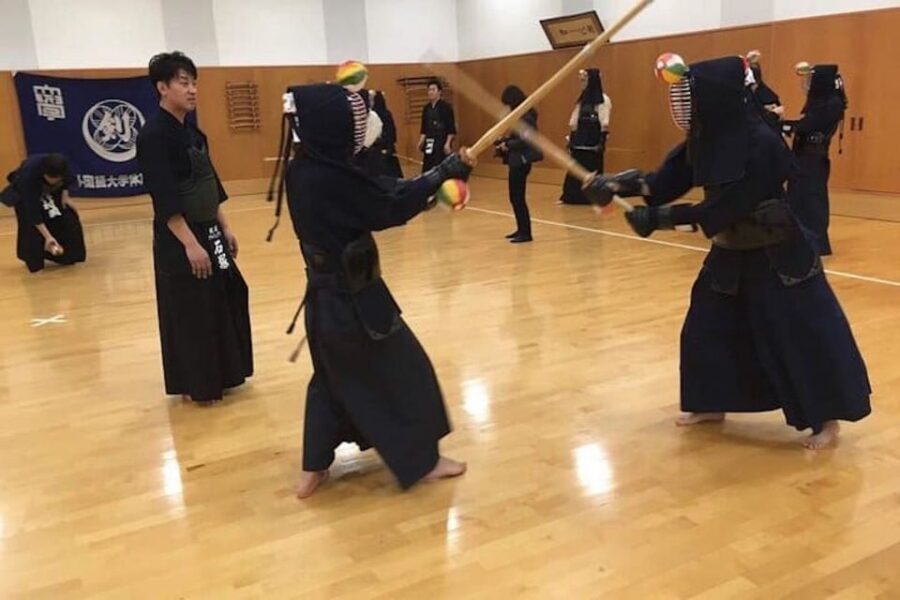 Osaka: Kendo Workshop Experience - Enter Shigino Kaikan Hall and feel the pace shift