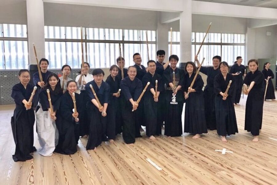 Osaka: Kendo Workshop Experience - The full 2-hour sequence: clothes, etiquette, bamboo, then men