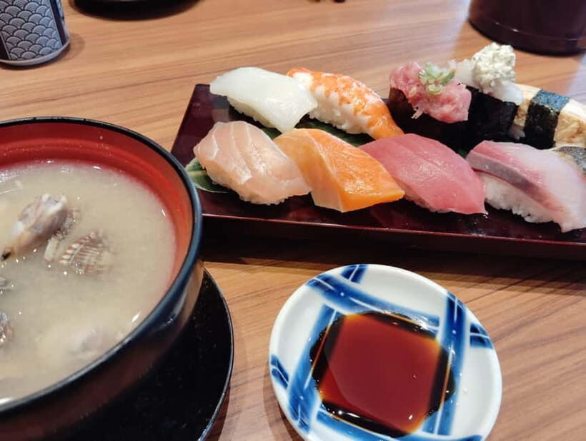 Osaka: Kuromon Market 1.5-Hour Seafood & Street Food Tour - Two Tastings at Kuromon Ichiba: What You’ll Actually Experience