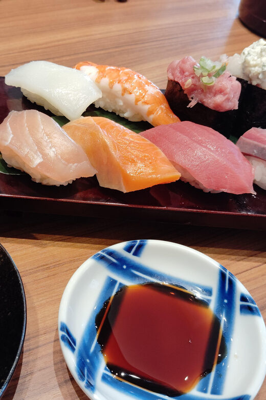 Osaka: Kuromon Market 1.5-Hour Seafood & Street Food Tour - What to Watch for: Food Restrictions and Smart Choices