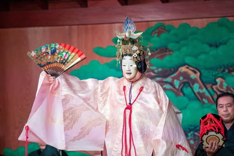 Osaka: Noh Performance with English Subtitles and Workshop - Watching Noh With English Subtitles Without Losing the Mood