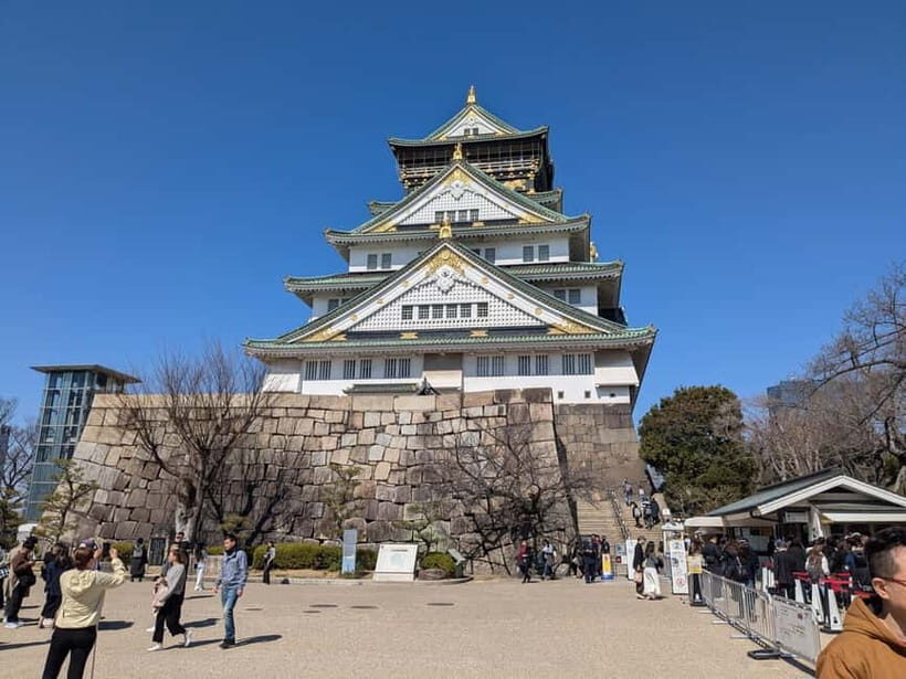Osaka: Osaka Castle Guided Tour with Local Guide - Osaka Castle Makes More Sense With a Local Storyteller