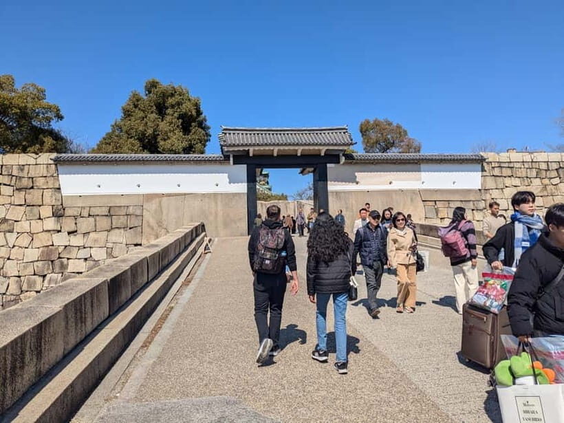 Osaka: Osaka Castle Guided Tour with Local Guide - Photography Rules and What to Bring So You Don’t Miss Anything