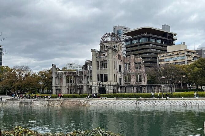 Osaka: Osaka Castle Tower Private Guided Tour in 90 Minutes - How skip-the-line style works for a short, private plan