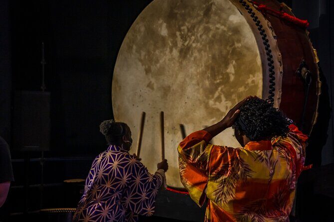 OSAKA:Feel the Power! Learn Taiko Drum from Professionals - Costume + drumsticks: why the “everything included” setup is good value