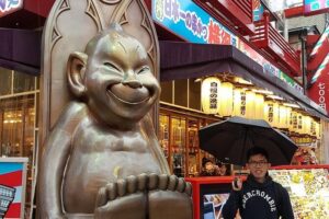 Osaka’s Best and Brightest: Private Full-Day Tour by Vehicle - Shitennoji: the calm break of Japan’s oldest Buddhist temple