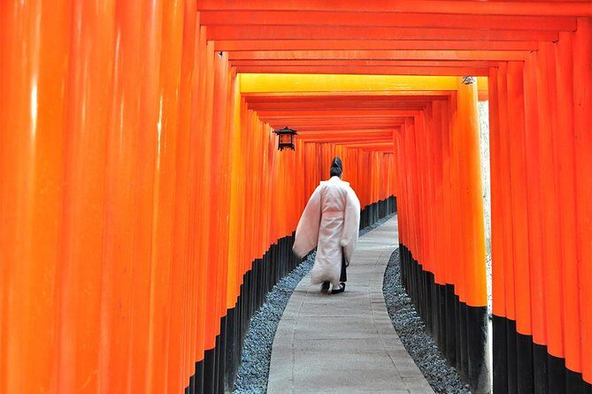 Sagano Romantic Train & Arashiyama, Kiyomizudera, Fushimi Inari Taisha Day Tour - Stop 1: Fushimi Inari Taisha and the Torii-Gate Walk
