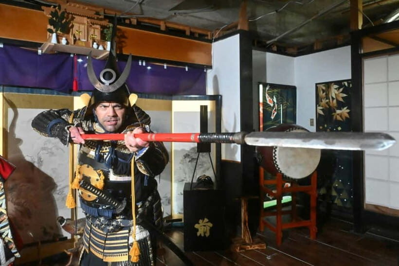 Samurai Armor & Sword experience with phot near Osaka Castle - Samurai manners aren’t fluff: they change how you move