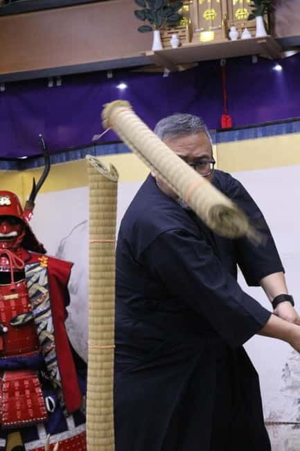 Samurai Armor & Sword experience with phot near Osaka Castle - Armor and helmet: how the look changes your posture