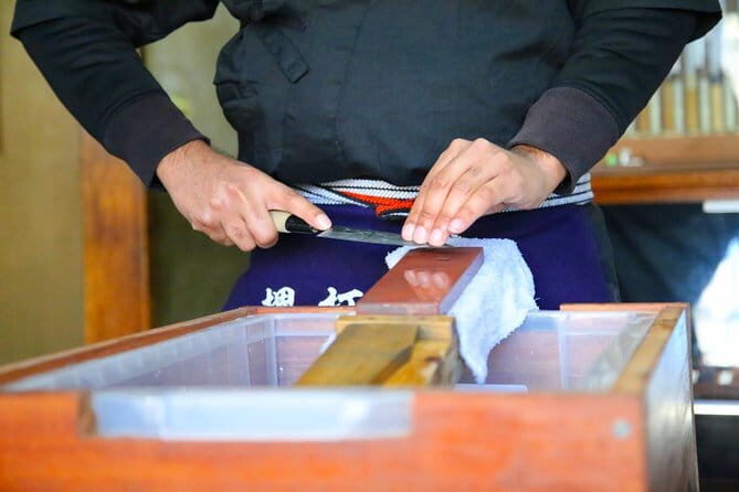 Sharpen Japanese Knives in Osaka - Meeting Yuji in Sakai without overthinking it