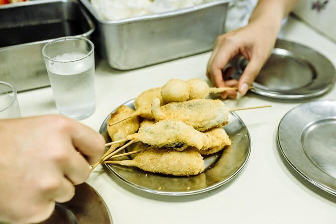 Sharpen Japanese Knives in Osaka - Wada Store sharpening lesson: whetstones and a real skill