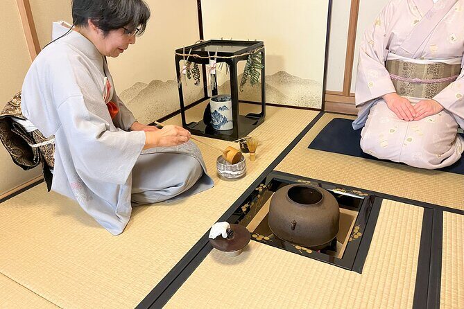 Tea ceremony experience in Osaka with a small group - Inside the tatami room: how the session actually starts
