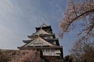 Walking Tour of Osaka's 5 Must-See Sights, with Ramen for Lunch - Shitennoji: a temple stop that changes the pace